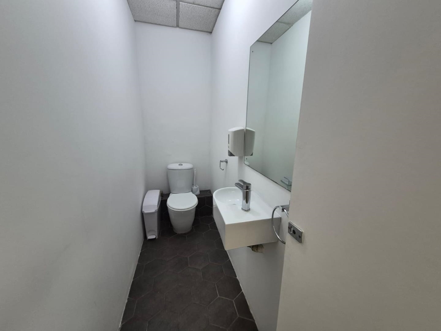 To Let Commercial Property for Rent in Pinelands Western Cape